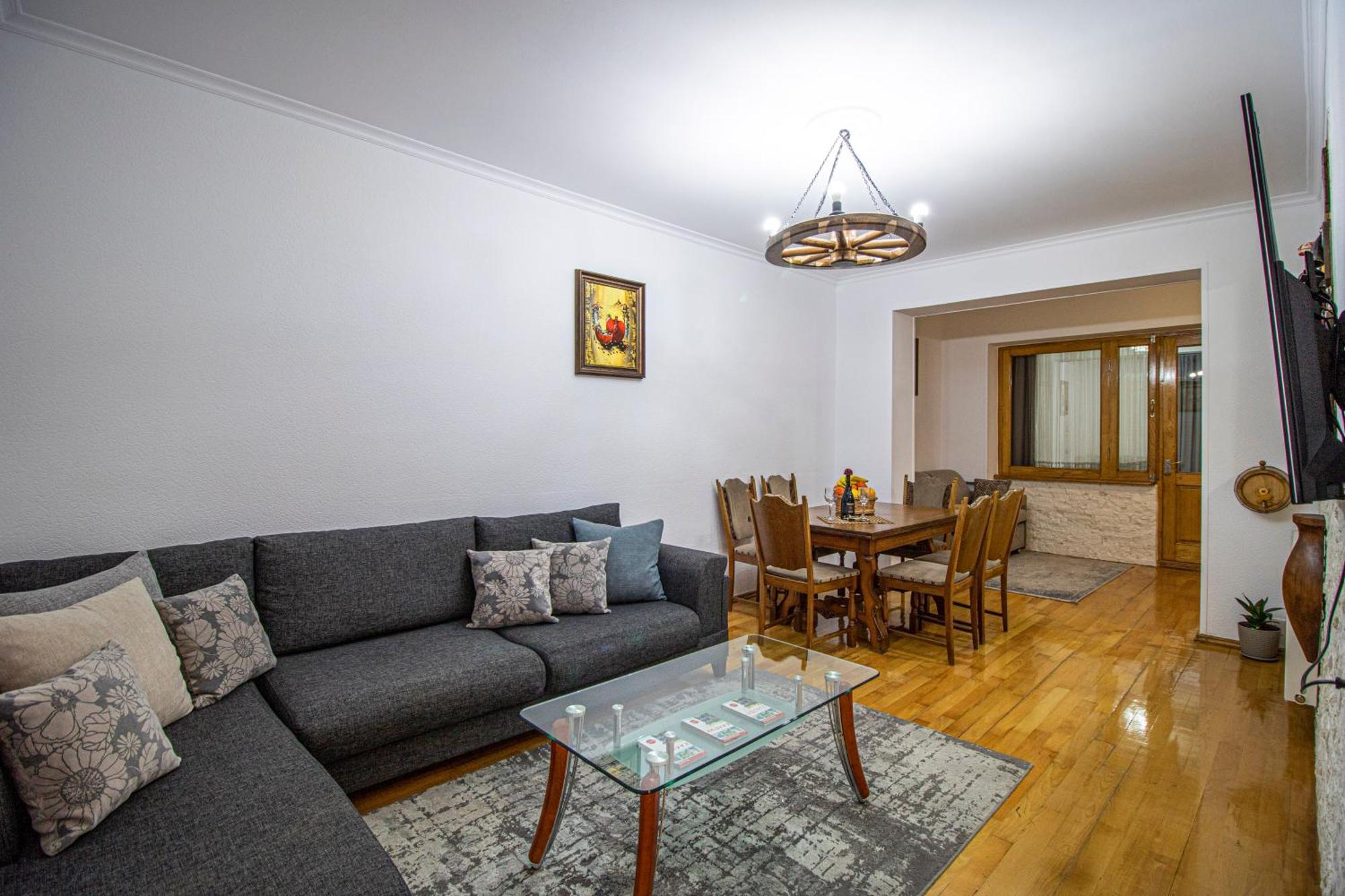 טביליסי Cozy Apartment On Kostava מראה חיצוני תמונה